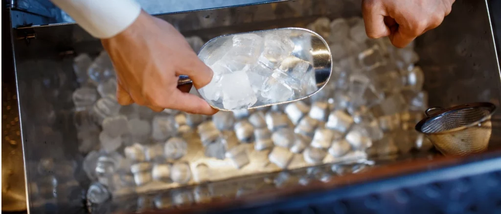 hand scoop in ice maker